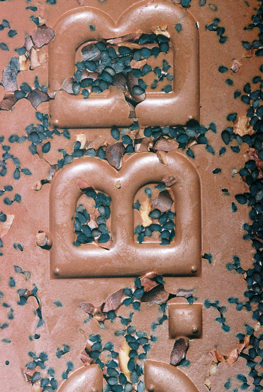 Black Toasted Sesame, Cacao Shell and Nibs Dark Chocolate 74%