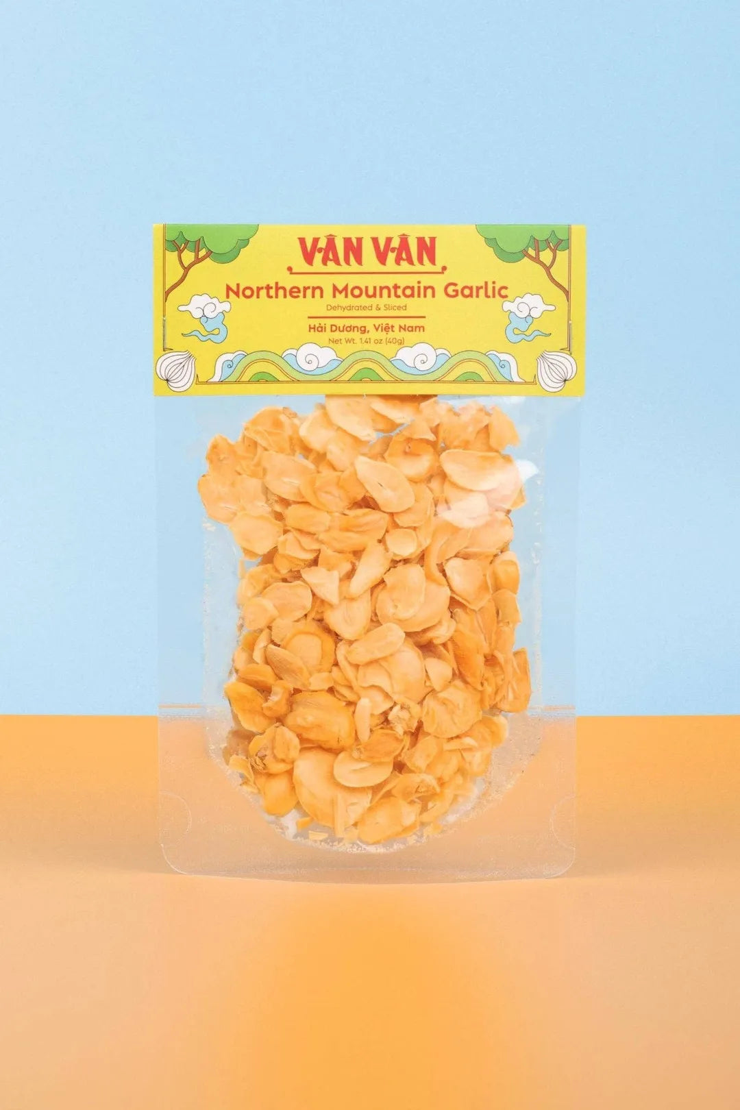 Packaged garlic cloves with Van Van branding on a gradient background