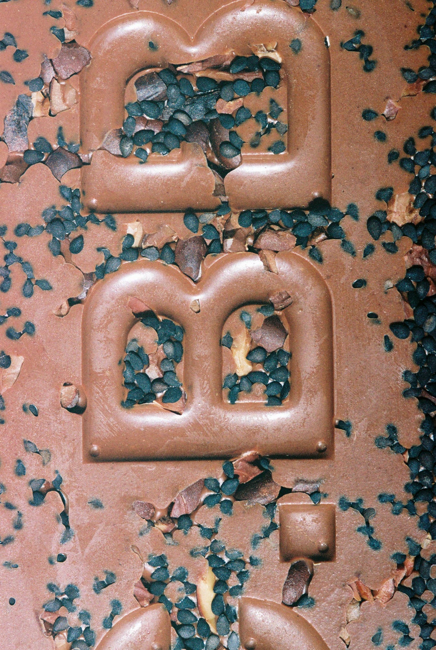 Black Toasted Sesame, Cacao Shell and Nibs Dark Chocolate 74%